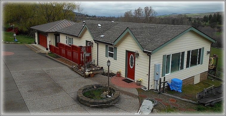 1315 sq ft - 2006 yr built

