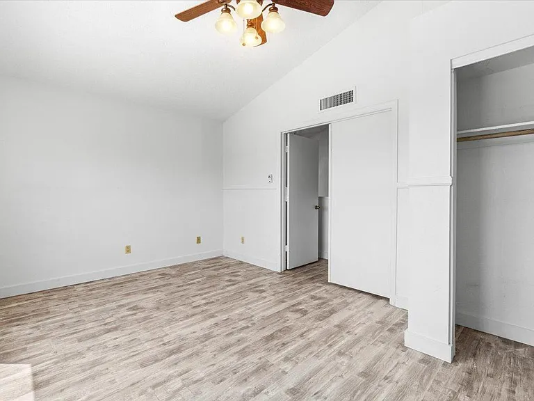 1041 E Kristal Way — Photo 21