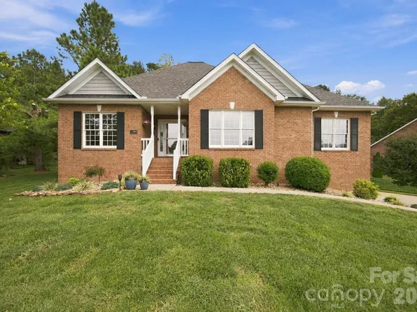 1463 Brookstone Dr, Hickory, NC 28602