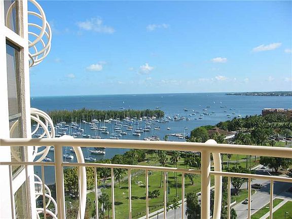 3rd image of 2843 S Bayshore Dr APT 15B