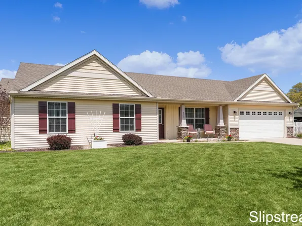 879 Harmony Dr NE, Sparta, MI 49345