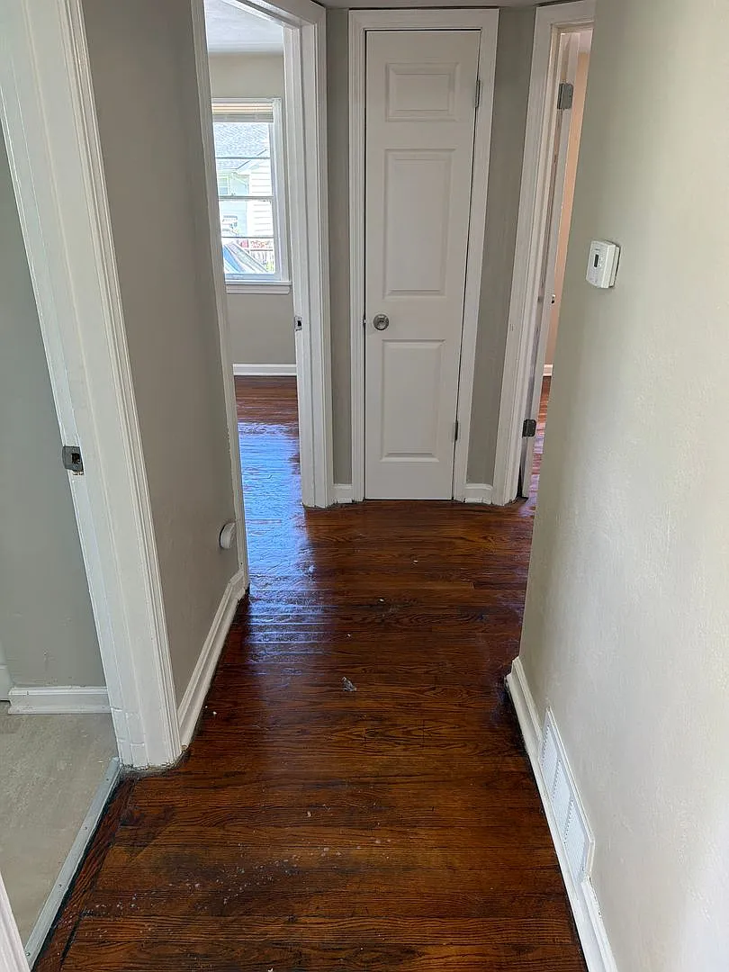 3-bedroom, 1-bathroom single-family home — Photo 3
