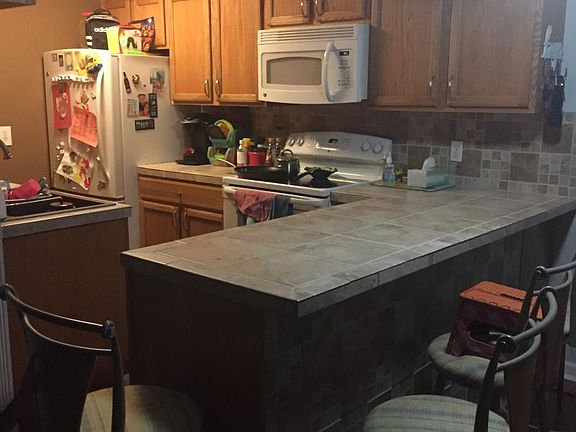 Kitchen with Breakfast Bar