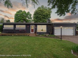 1010 Cliffdale Dr, Haslett, MI 48840