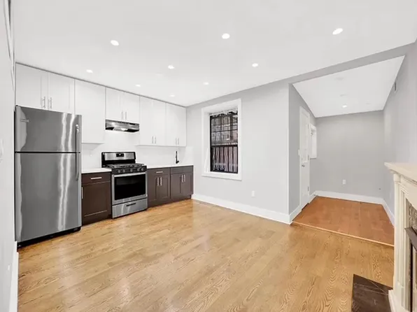 390 Bainbridge Street image 2 of 11