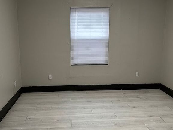 4th image of 820-822 Huffman Ave #822-1/2