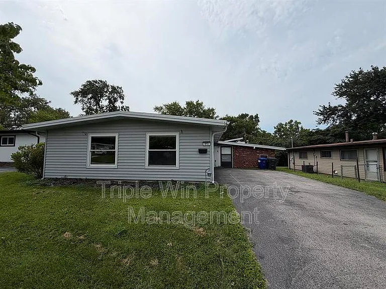 810 Saint Anthony Ln — Photo 1
