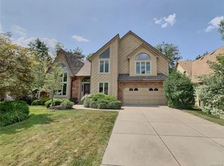 6070 Whitegate Xing, East Amherst, NY 14051