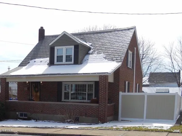 17 Davey Ave, Pen Argyl, PA 18072
