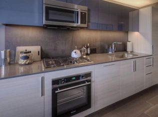 651 W Division St #1402, Chicago, IL 60610