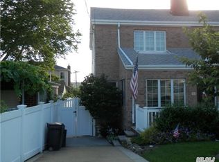 15550 100th St, Howard Beach, NY 11414