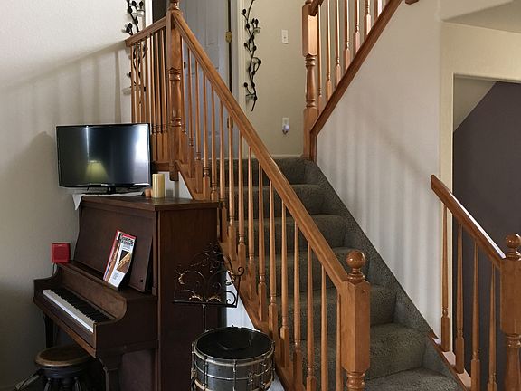stairway to master bedroom 