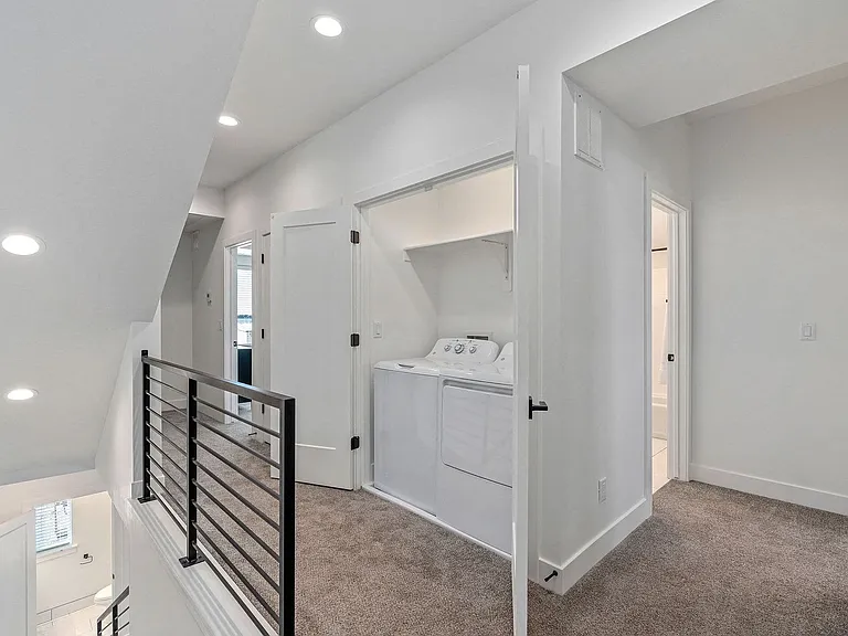 Central Heights Townhomes — Photo 34
