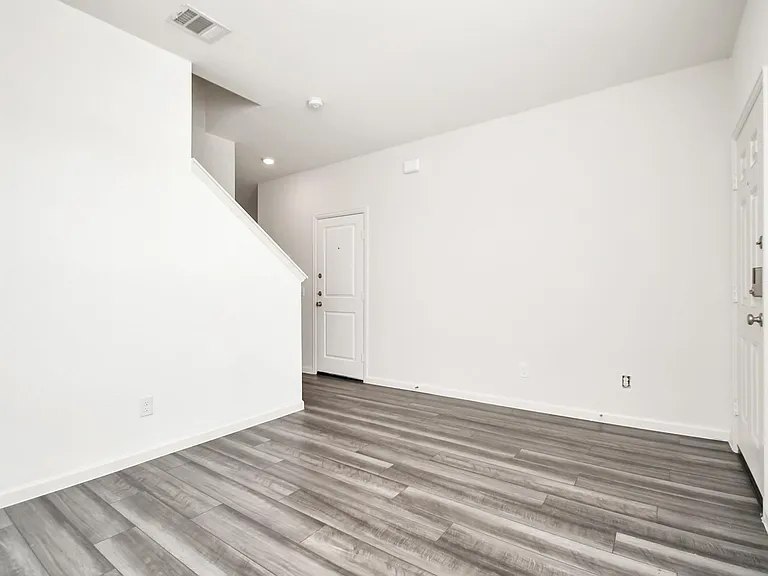 7802 Hightree Dr — Photo 11
