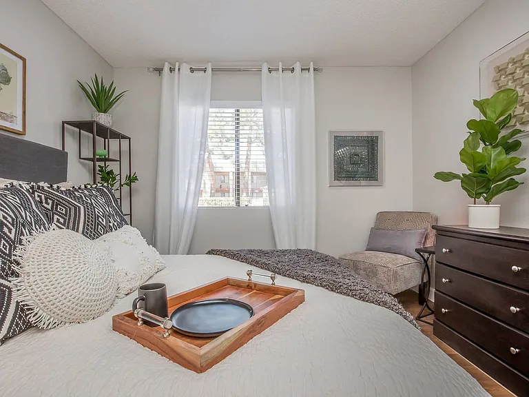 Sun Creek Apartments — Photo 45