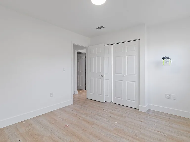 22229 Little Falls Ave — Photo 16