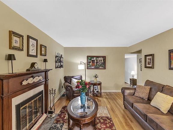 4th image of 4415 McKee Dr