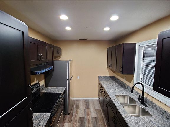4th image of 7132 Jeanne Ave