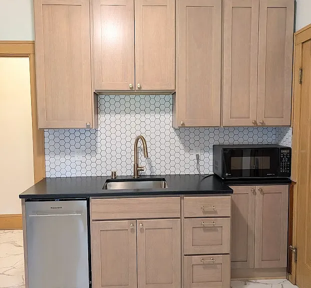 Without or without microwave. Tenant's choice.