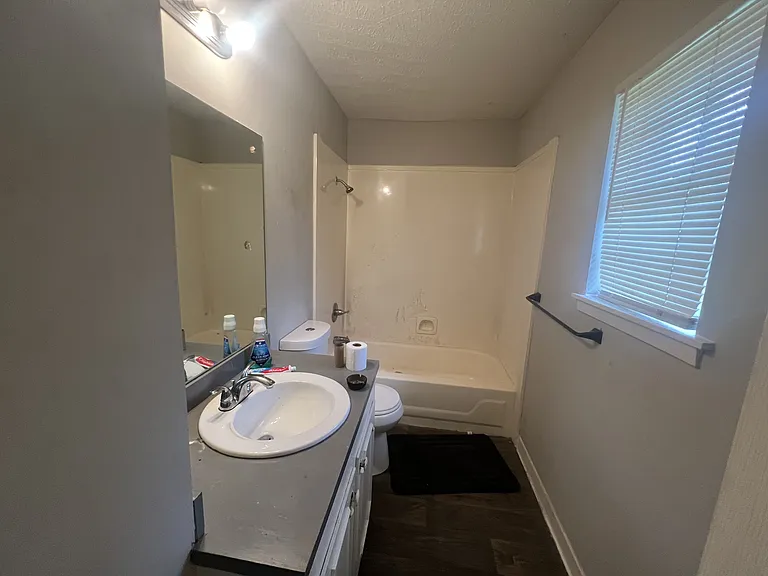 2915 Longwood Dr — Photo 10