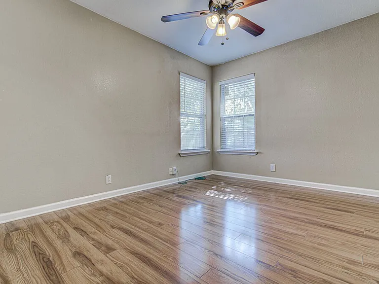 1410 Kamar Dr — Photo 12