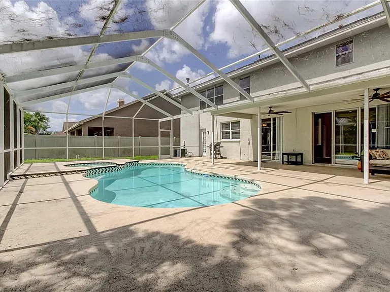 9401 Woodbay Dr — Photo 5