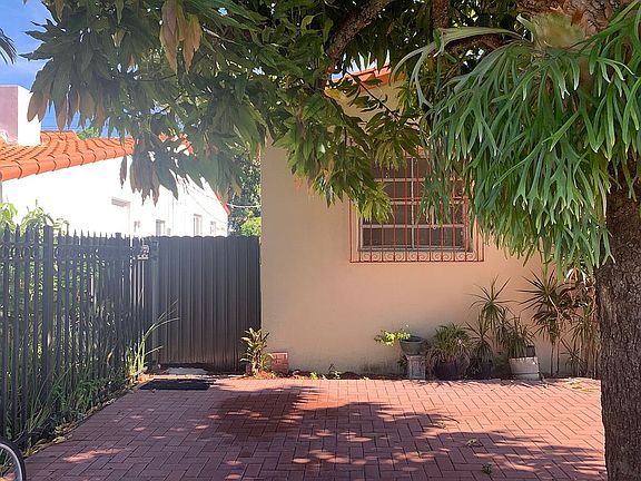 In-law quarters entrance