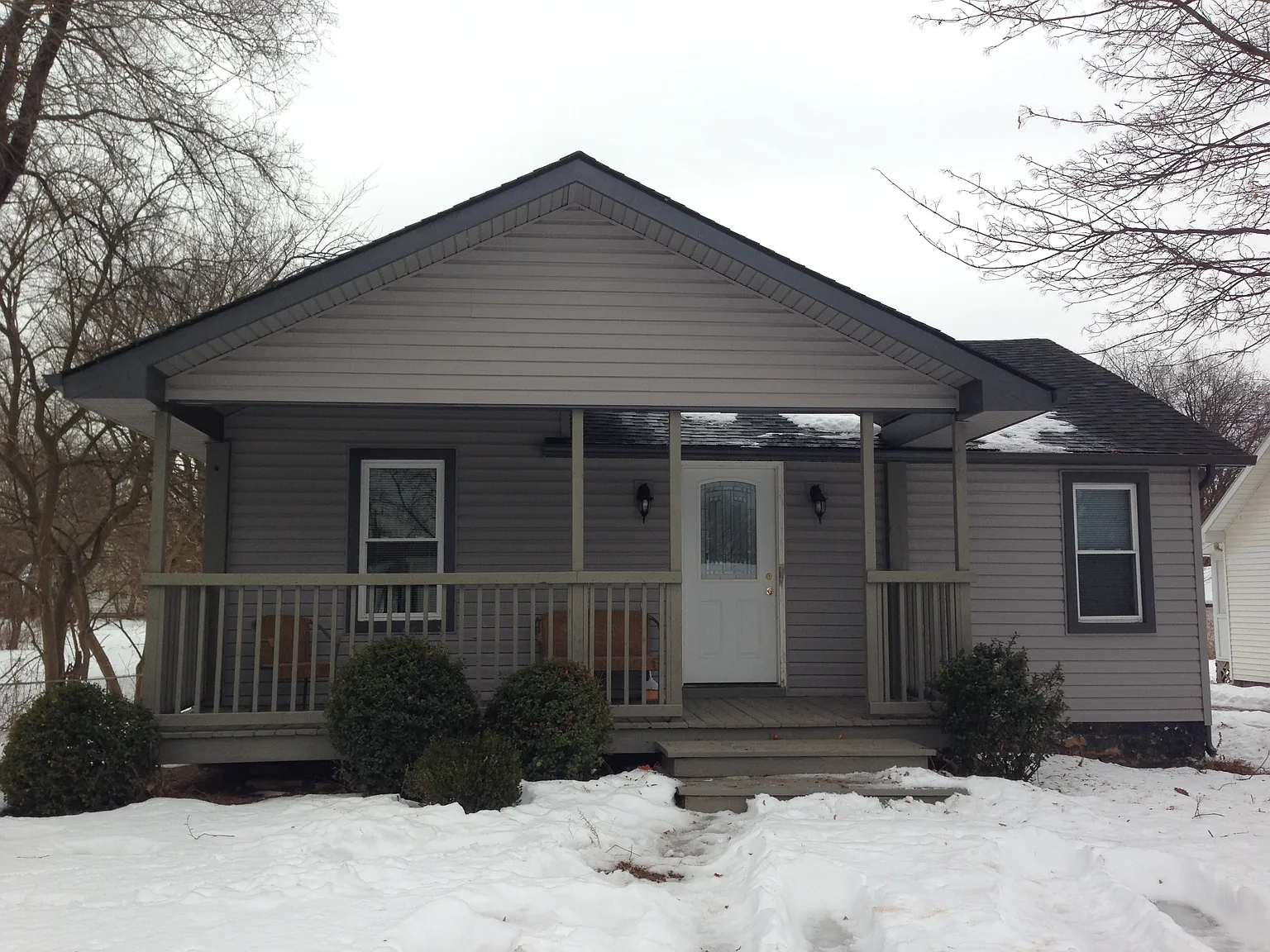 3748 Oakview Rd photo 1