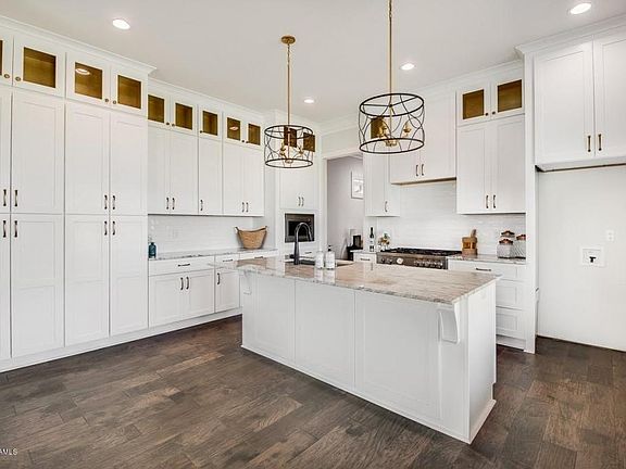 4th image of 409 Catalina Ln