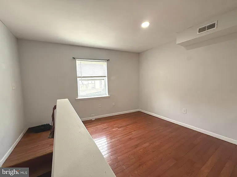 826 Washington Ave — Photo 6