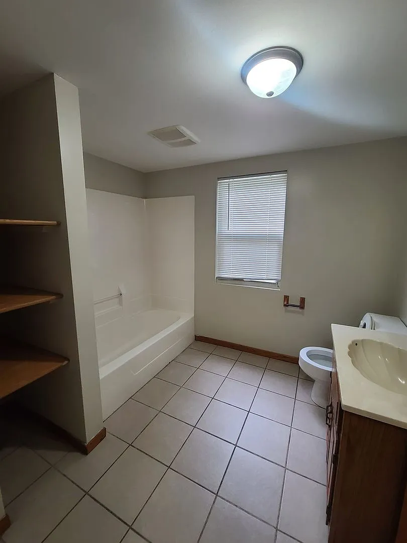 809 E Park St — Photo 4