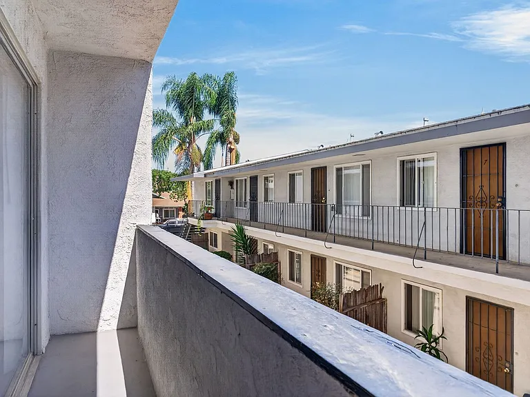 425 Coronado Ave — Photo 18