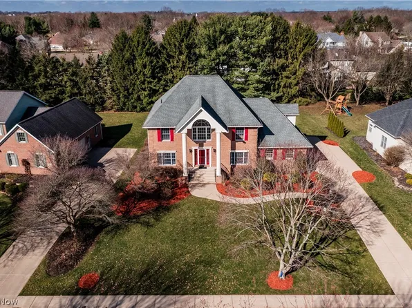 4883 Earlscourt Cir NW, Canton, OH 44718