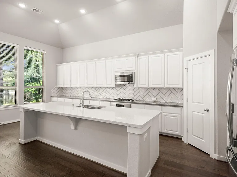 150 Mayfield Dr — Photo 6