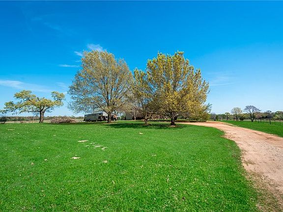 3rd image of 233 F County Road 341