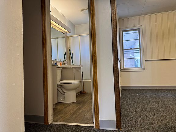 5th image of 824 Main St