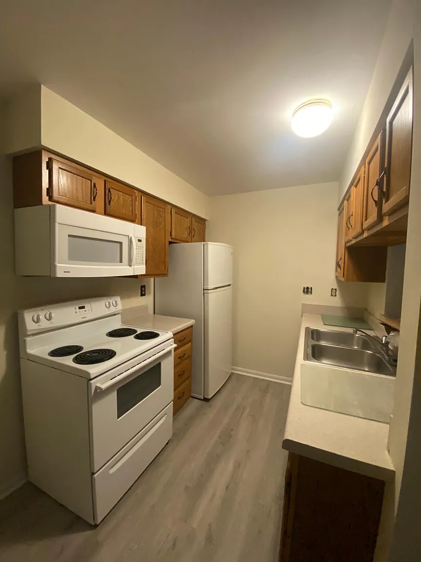 9607 Vinca Cres #D photo 1