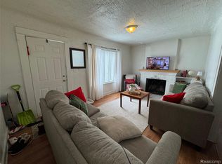 33 Earlmoor Blvd, Pontiac, MI 48341