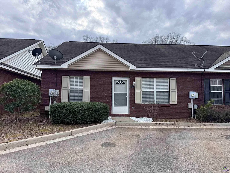 242 Katelyn Cir — Photo 1