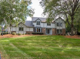 19625 Dorchester Dr, Brookfield, WI 53045