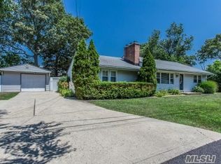105 Elroy Ave, Holbrook, NY 11741