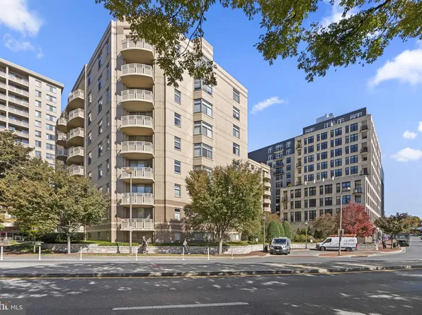 7111 Woodmont Ave APT 108, Bethesda, MD 20815