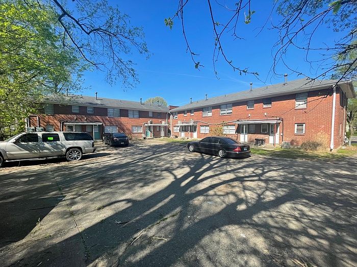 2nd image of 1445 Thornberry Ave #1445