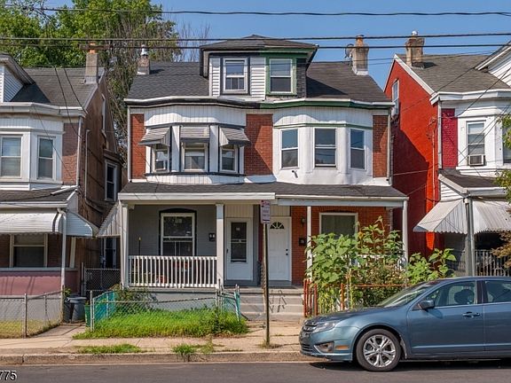 2nd image of 25 Evans Ave