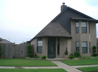 1422 SW 23rd St, Moore, OK 73170