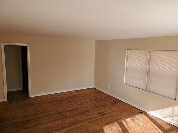 3rd image of 1415 McCroskey Ave