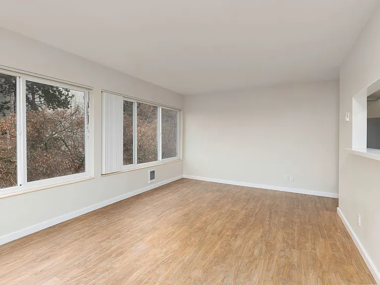 Cordova Apartments — Photo 34