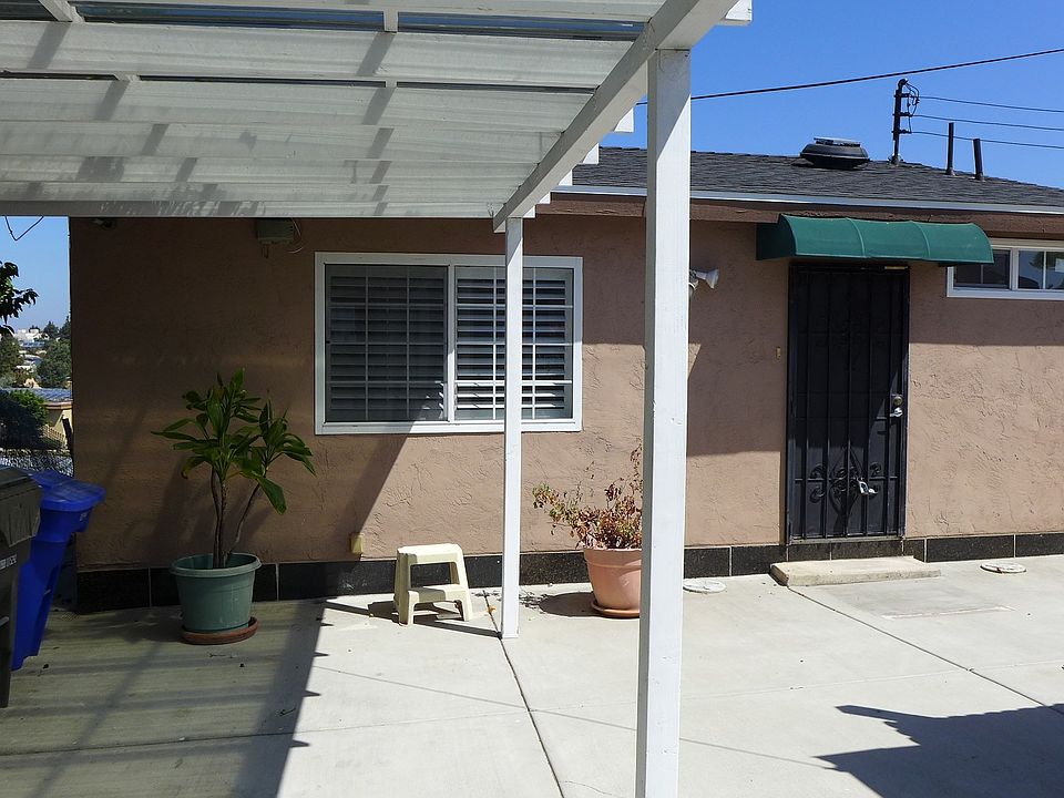 1st image of 1029 E Division St