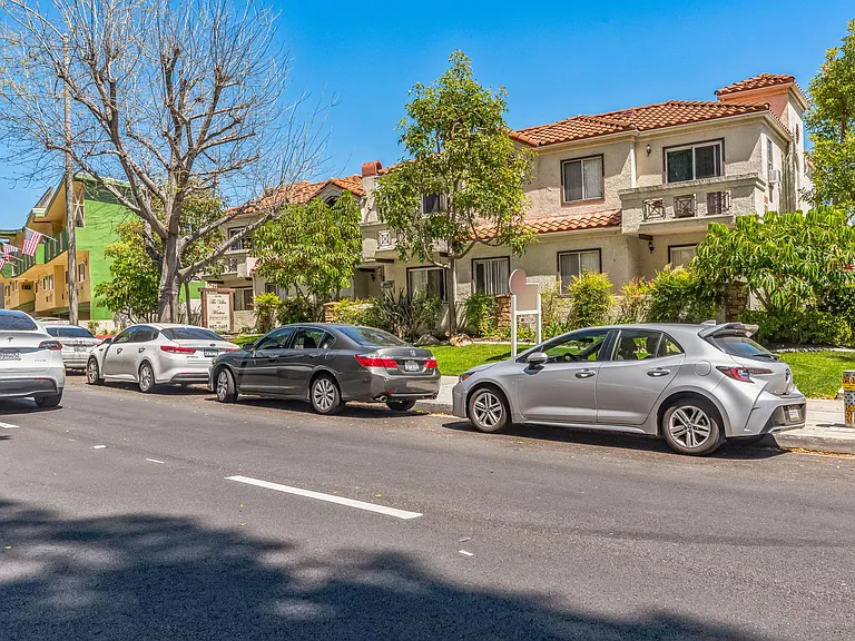 Villas at Whittier — Photo 17
