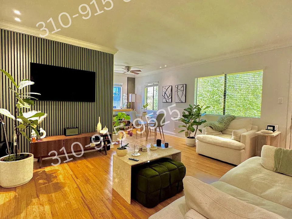 1506 S Barrington Ave #104
